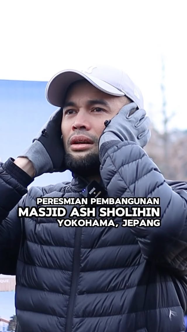 Bismillah, mimpi yang harus dibeli
Dengan perjuangan ikhtiar langit dan bumi.
Langit dengan berdoa bersama, meminta dan memohon pertolongan Allah Ta’ala agar dipermudah prosesnya.
Dan bumi dengan banyak cara, bisa dengan sekali klik untuk share video ini dan membantu berdonasi untuk mewujudkan pembangunan masjidnya.
Berapapun nilainya,
In syaa Allah, sesuai janji-Nya, Allah balas berlipat ganda. Dan in syaa Allah jadi amal jariyah kita yang terus mengalir sampai kita meninggal karena pernah berkontribusi dalam pembangunan @masjidassholihinyokohama dengan cara klik link di bio saya.
Biidznillah,
In syaa Allah akhir tahun 2024 selesai. Aamiin Yaa Rabb…
Jazakumullahu khayraan untuk partisipasinya 🙏🏻🥹