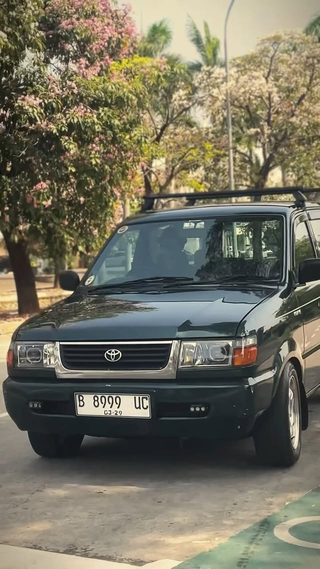 Semakin tua semakin lawas 😍
.
🚘owner kijang @irwansywll
🎥 @onlycars.shoot
Pilot rolling mobil @cinemacar_cc
.
#reels #viral #lawas #kijang #toyota #toyotakijang #kijanglgx #kijangkapsul