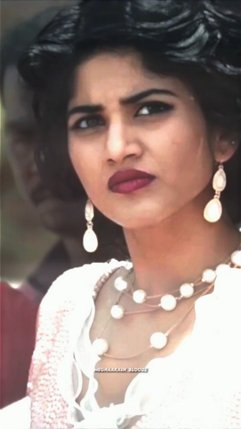 Lekha๐ฆโจ๏ธ
@meghaakash
#meghaakash #enpt #ennainokkipaayumthotta #tamil #trending #reelsinstagram #fyp