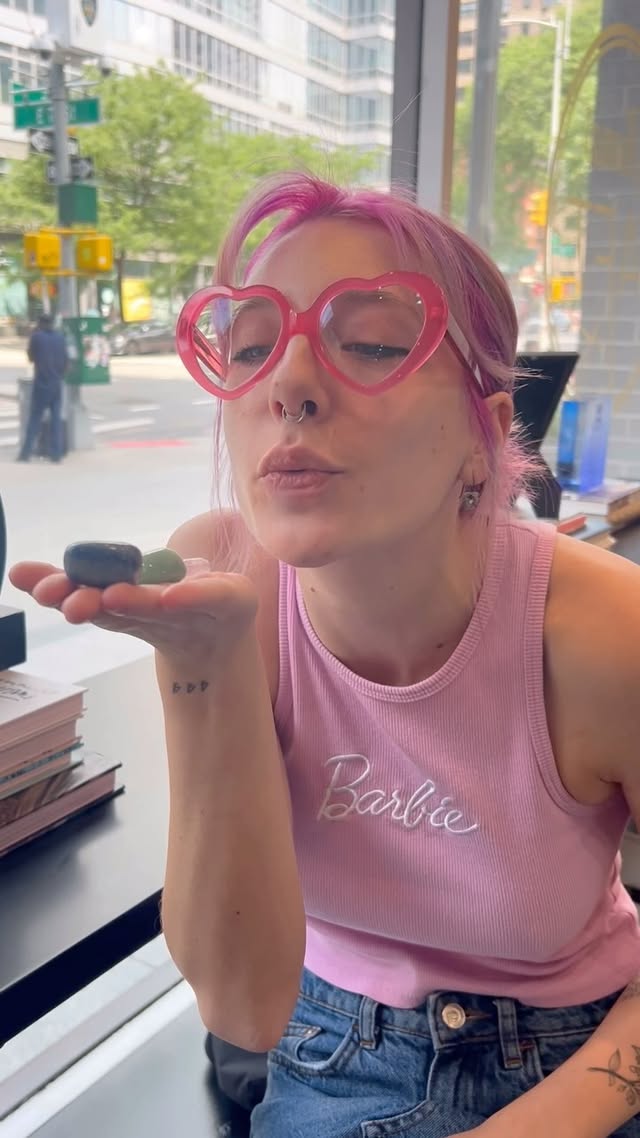 ‼️WORLD PREMIERE‼️ @thomastaftsalon x @nikkifresh
Come visit us and give us our next music video idea 😂
📍 1418 2nd Ave Manhattan, NYC
📞 212-878-1706
💻 www.thomastaftsalon.com
📢 NYC Hair Artists - no matter where you are at in your career, let’s start a conversation about building what the next steps of success look like for you. DM us 🤌🏼