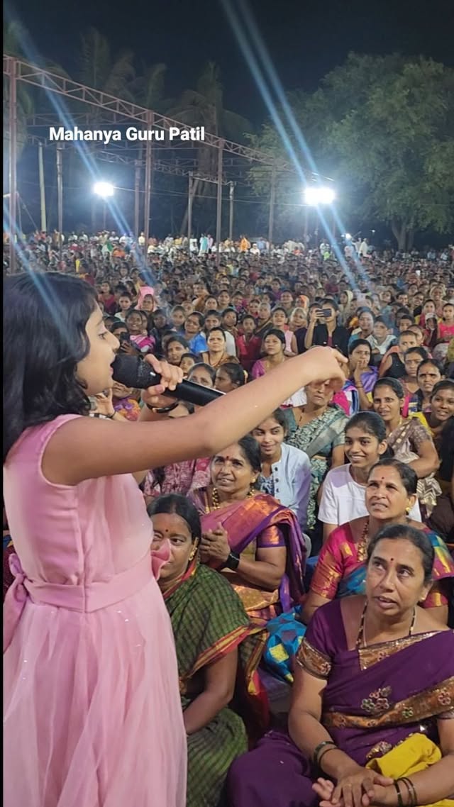 ಬಂಧು ಬಳಗ ಕರಕೊಂಡ ಬಾರ..❤ ಕೋಟಿ ನಮನಗಳು ನಿಮ್ಮೆಲ್ಲರ ಅಭಿಮಾನಕ್ಕೆ.. ನಮ್ಮ ಜನ ನಮ್ಮಭಾಷೆ ನಮ್ಮಹೆಮ್ಮೆ..😊
The craze of this song never ends.. ಚಂದುಳ್ಳ ಚಲುವಿ..
The lyrics Guddappa master and Gurusiddappa master
#mahanyagurupatil #mahanya
#vihanyagurupatil #vihanya
#uk #uttarakarnataka #songs #melodysongs