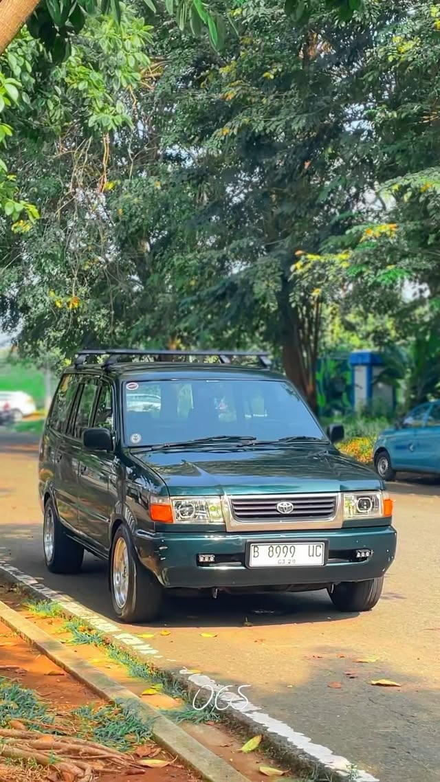 Udah siap jatuh cinta ama mobil lawas ini belum ?😻
.
🎥 @onlycars.shoot
🏎️ @irwansywll
.
DM for cinematic !
.
#reels #otomotif #kijang #kijanglgx #kijangkapsul