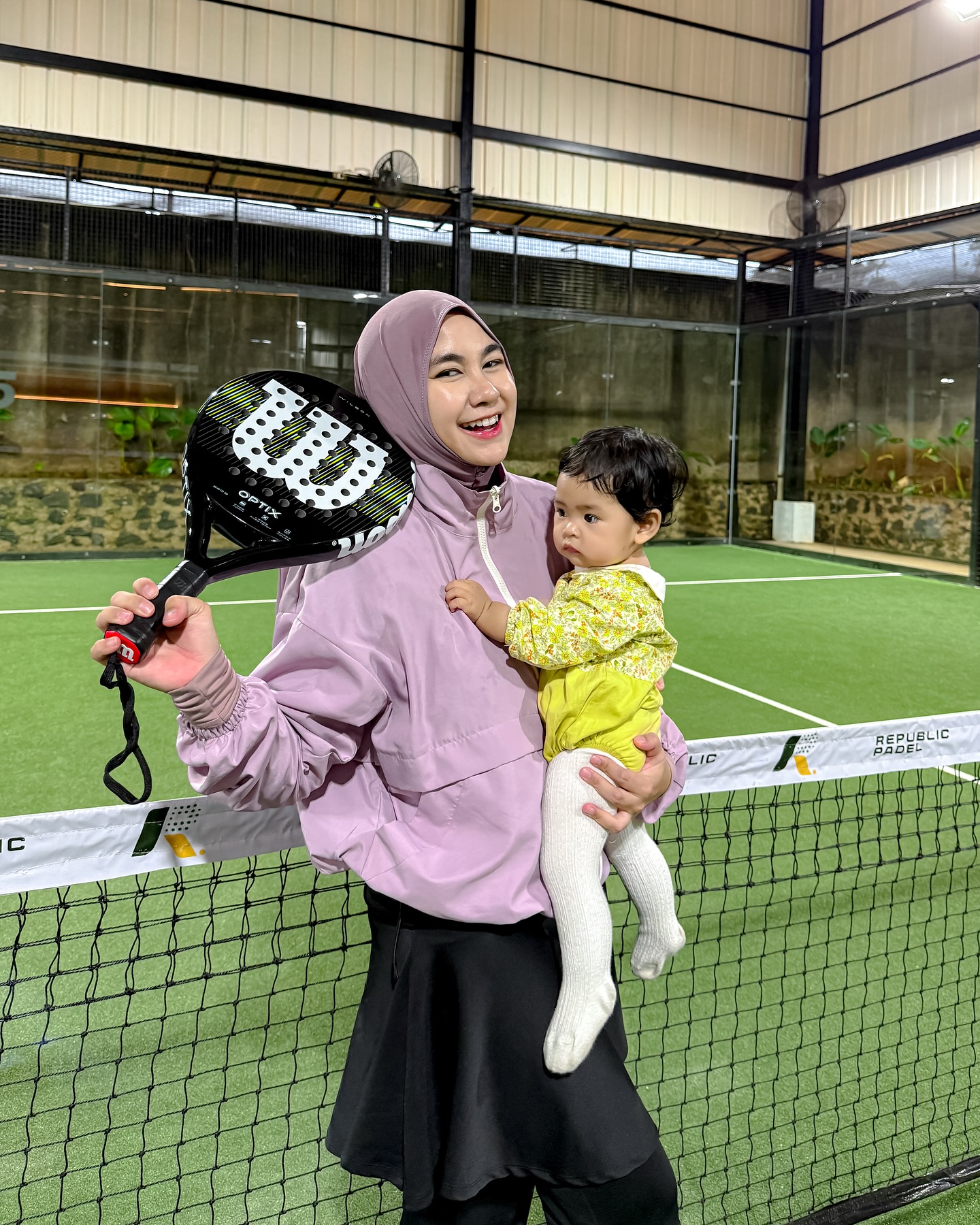 Loh bola padelnya nemplok 😄🎾
4 jam main padel.. 60% olah raga, 30% ngobrol, 10% poto2 😜🤭