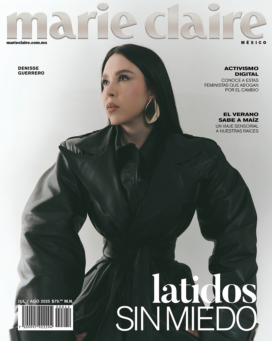 Ya no es Rosa Pastel
@denisseguerreroofficial está de vuelta, pero no como la recuerdas. Nuestra nueva portada celebra a la mujer que se atrevió a soñar en grande y hoy elige lo simple, lo verdadero, lo que la hace feliz.
Más allá de Belanova, Denisse se descubre todos los días: sensible, determinada y auténtica. “Es suficiente. No necesita hacer nada más que ser ella misma para merecer amor, respeto y una vida simple o bonita”, se recuerda a sí misma todo el tiempo. Y en esa frase hay una transformación completa.
En exclusiva para Marie Claire, revive el origen de su sueño electro y cómo aprendió a vivirlo con los pies en la tierra… y el corazón en la fantasía.
Ya disponible en la edición impresa de julio-agosto y en marieclaire.com.mx
#DenisseGuerreroesMarieClaire
Créditos:
Director editorial y realización: @gerardangulo
Fotografía: @_chrisstoper
Maquillaje: @soygiolozano
Hair: @alexarizmendyhairstyle
Asistente de moda: @michortizand y @axlwearru
Entrevista: @annabrennda
Producción: @_yulietd
Look portada: Gabardina de @alin_jotar , chamarra @josesanchezleather y joyería de @rosymargonzalez_jewelry