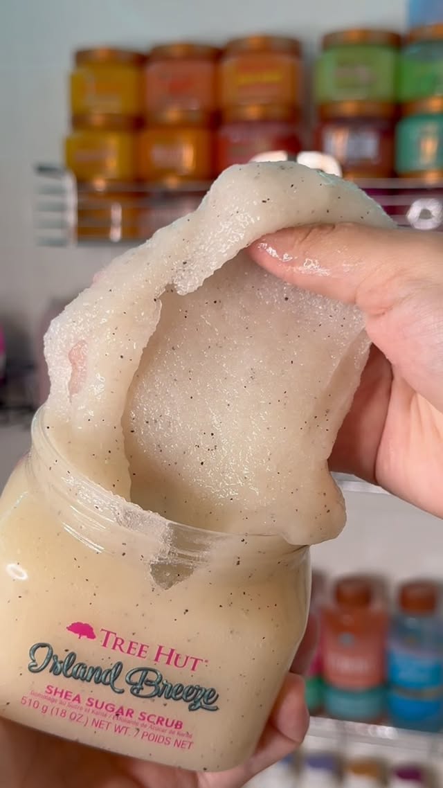 Pineapple & coconut = perfect Summer combo 🍍🥥
#showerroutine #bodycareroutine #selfcareroutine #reels #fyp #fypシ