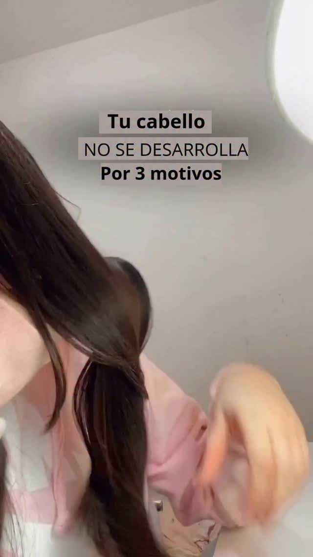 Motivos👇🏻🎀
🎀Falta de cuidados adecuados: Si el cabello no está recibiendo los cuidados necesarios, como hidratación regular, protección contra daños externos y el uso de productos adecuados, puede estancarse en su crecimiento.
➡️utiliza champús de crecimiento, tónicos, aceites para estimular tu cabello
➡️sigue un cronograma capilar
🎀 Abandonar los cuidados en las primeras semanas: Si eres de los que empieza a cuidarse el pelo y abandona a las pocas semanas porque no ve resultados. Lo siento, pero tu pelo no cambiará en días o semanas, ¡sino con constancia y buenos hábitos regulares!
➡️el cabello dañado tardará más de un mes en recuperarse y para eso necesitas una rutina de cuidados, sino será imposible.
🎀El pelo bueno y bonito es genético: ¿has oído alguna vez que el pelo bonito es genético? Y sí, claro que cada uno tiene su genética, pero podemos alisarlo, podemos cortarlo, podemos teñirlo y por supuesto también podemos cuidarlo. Y si cuidas tu pelo como es debido, ¡será bonito y sano!
➡️Con los cuidados adecuados puedes aprovechar al máximo el ciclo de crecimiento para estimularlo
No renuncies a tener el pelo que sueñas, porque es posible🎀✨.
Repost: @gabycbrandao 🥰