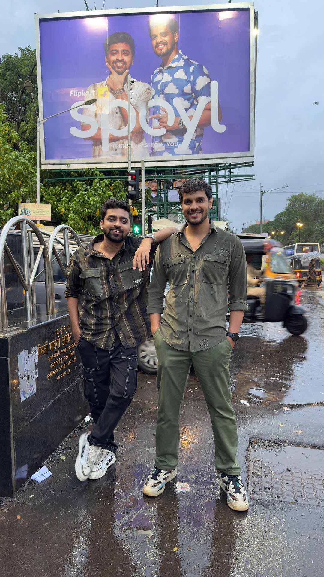 Phata Poster Shirpur ka Nikhla Hero - Mumbai shehar mai Billboard par aane ka sapna wo bhi pura hogaya ✅ Thank you DipTripRaj ki Public believing in me 🙏🏻 Dhanyawad @spoylonflipkart @monkentertainment ❤️ DipTrip ki Mummy ka Hero ko mukka dene ke liye 🤌🏻
With @arjunpandeyhere Billboard Location - Near SNDT College, Juhu