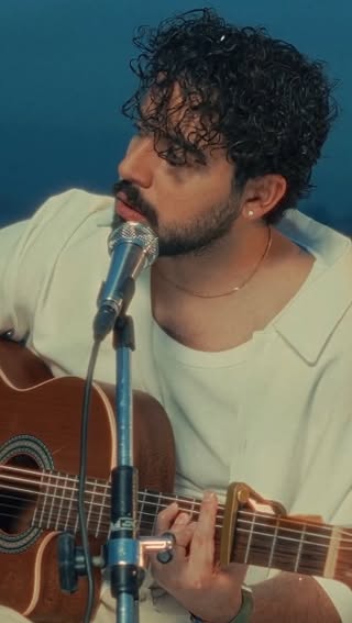 “شبونه” منتشر شد
میتونید این قطعه رو از تمامی پلتفرمهای بینالمللی بشنوید
این عاشقانه تقدیم به دلهای بزرگتون که لحظهای تنهام نذاشتین
دوستون دارم🤍
Music & lyrics @shervinine
Producer @javadrahmani_
Video @mahyarkeshavarz
Instruments @reza13j
@niloofarmohebbi
Choir @abluestrawberry @venuscado @aminkhorasani_
Mix & master @amirtavallaei_