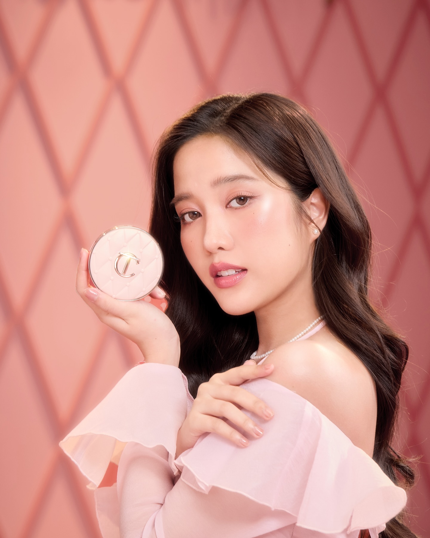 Have you experienced the Pillow Talk effect yet? 💖
This is my secret to flawless, radiant skin ✨
The NEW! @charlottetilbury Pillow Talk Beautifying Cushion Foundation glowing, and oh-so-natural just the way I love it!
I wear shade Fair 2N, and it‘s perfect for that soft, dreamy glow.
So proud to be the first Friend of @charlottetilbury in Thailand 💫
Let’s glow together, darlings! 💕
#CharlotteTilbury #CharlotteTilburyTH #PillowTalkCushion