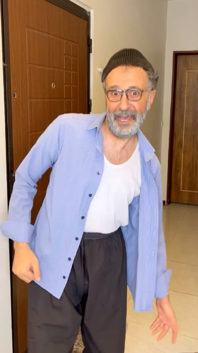 ای پیرمرد پرحاشیه😏😂