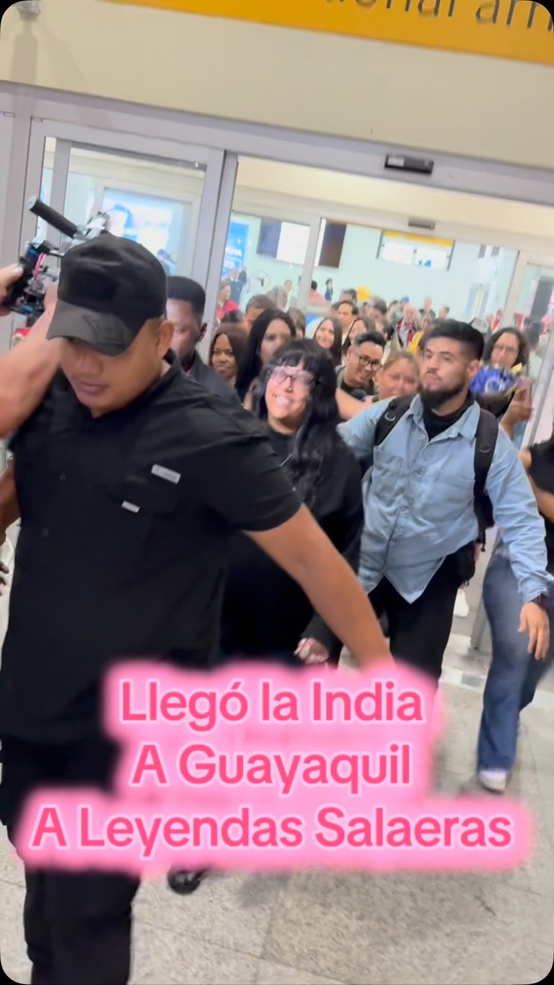 Llegada de la India a Guayaquil 😍😍 para #leyendassalseras