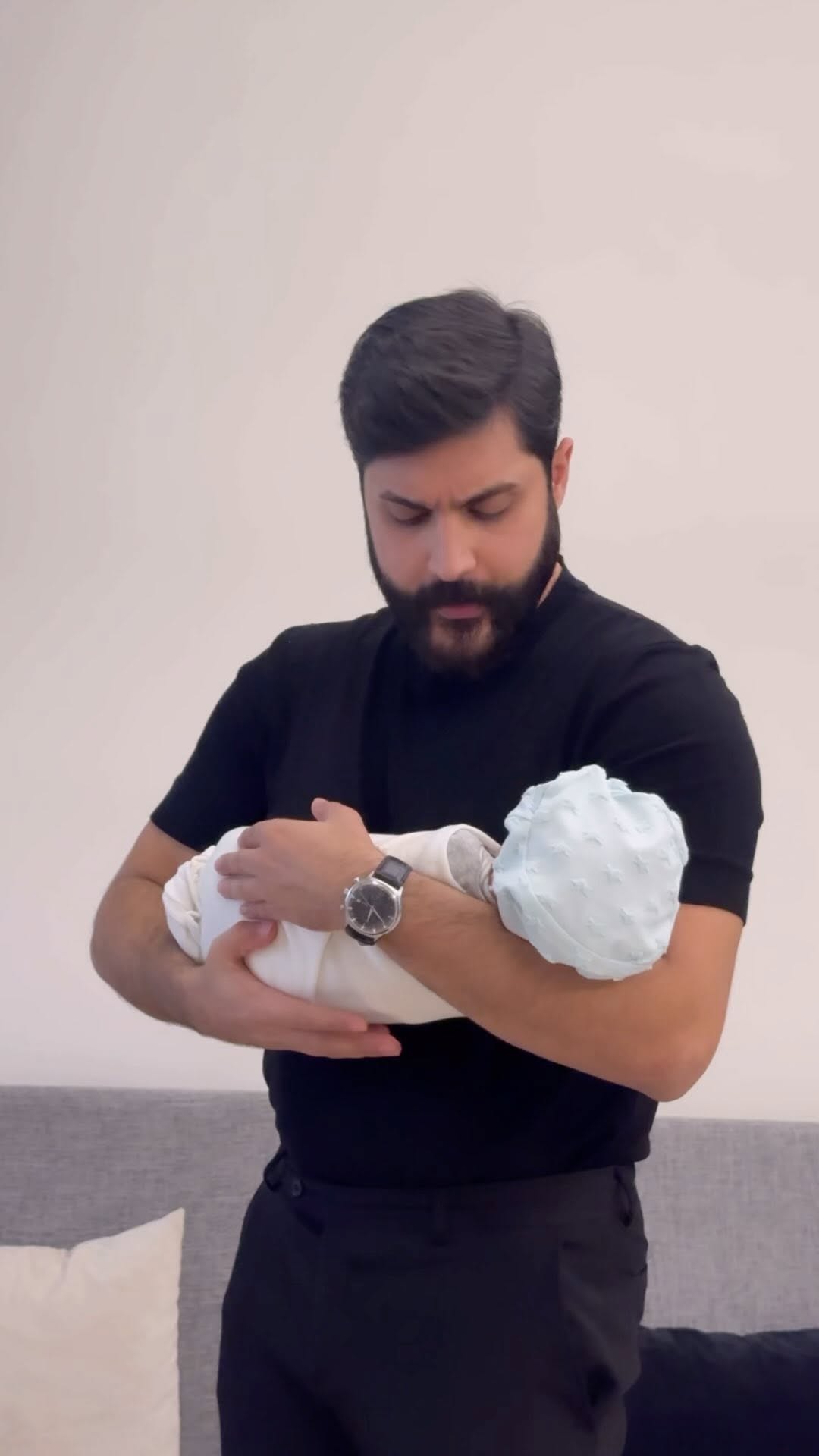 الحمد لله الذي انعم علينا بمولودنا الجديد حسن
ربي اجعله من عبادك الصالحين المؤمنين 🙏🏻❤️