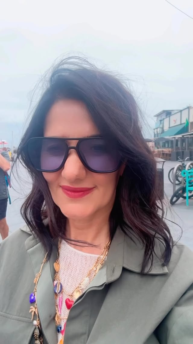 Still feeling the magic from Hermosa Fine Arts Festival. Honored to be part of this amazing community of artists. Thank you to the organizers for creating such a beautiful space for art and connection.
@hermosafinearts @donadkinsphoto
Artist @liana.vision
#fineart #hermosabeachpier #fineartphotography #mixedmediaartist #lianagrigoryan #lianagi #gallery #fineartist