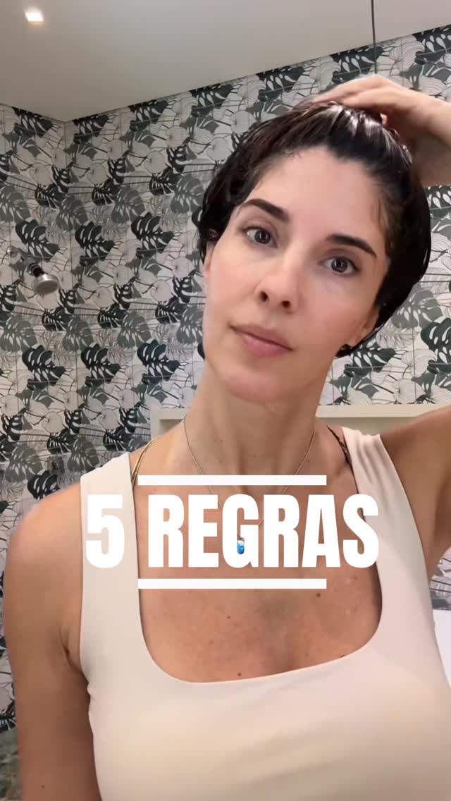 Cinco regras para uma secada natural perfeita em casa ✨💁♀️
Hoje testei o novo No Breaker, o leave-in de alta performance da Sebastian, e trouxe um passo a passo técnico com foco em movimento, controle e brilho — sem escova!
⠀
💡 Dica essencial: menos é mais! Esse leave-in tem uma fixação potente, então a quantidade certa faz toda a diferença.
⠀
🎯 Usei:
1️⃣ Pérola de máscara Penetrate (sem enxágue)
2️⃣ Leave-in No Breaker
3️⃣ Óleo Luxe Oil
4️⃣ Finalizei com Reflection Light para dar leveza,
⠀
O segredo está na técnica — e não só nos produtos! Teste é me conta! ✨