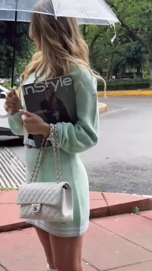 around the city @alo ☂️🍃