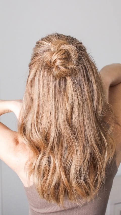 A little twist, a little knot, and you’ve got the cutest half-up look 💫✨ Perfect for brunch, date night, or just because! #KnottedHair #HalfUpStyle #EasyHairVibes #HairInspo #missysueblog #missysuehair