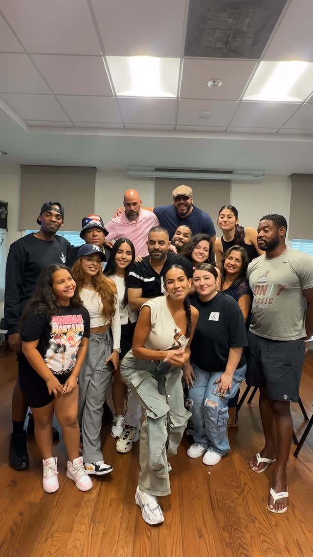 Actors rehab @ACTINGREHAB isn’t just a class 🙌🏽it’s a mirror, a challenge and a blessing. Performing a raw monologue for the first time in a room full of real artists and fearless critique? That’s the kind of room I want to be in. Thank you to the actors rehab class @ulysses.terrero for feeding my craft. Grateful for the experience and the opportunity to elevate. 🎭 The stage doesn’t lie. Neither do the right mentors. I appreciate you @ulysses.terrero ❤️ The man responsible for me training with the Queen @thespiritedactor 👑