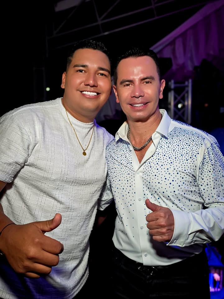 Aquí con el maestro Jhonny Rivera… ¿Será que hacemos una colaboración?
¿Qué opinan ustedes, familia? ¡Los leo