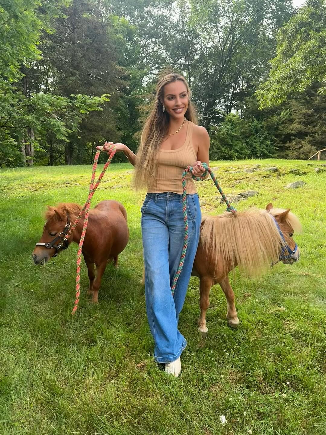 Living out my dream 🐴🐴❤️❤️
I mean what girl didn’t dream of having Ponies ✨
#jenniferyepez #mylittlepony #ponies #miniturehorse #farmlife #bunnies #getyouagirlthatcandoboth