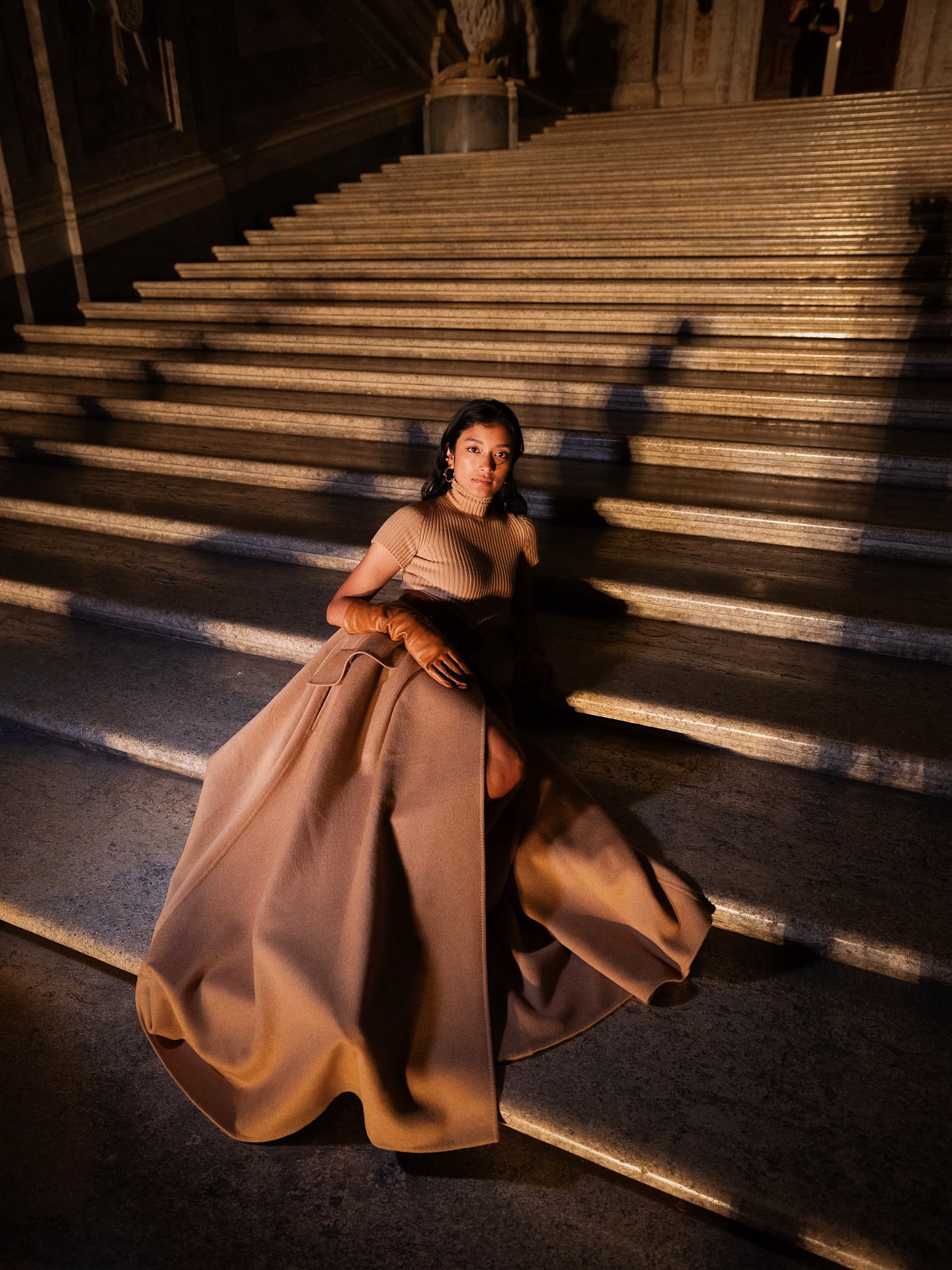 MaxMara 2026 Resort collection in Naplesð®ð¹â€ïž
MaxMaraã®Resort Collection ã®ã·ã§ãŒãžã®ãæåŸ
ãšFigaro Japanã®æ®åœ±ã§ã€ã¿ãªã¢ã®ãããªã«èšªãããâ
ä»åã·ã§ãŒãè¡ãããå Žæã¯ããããªããè»ã§çŽ40åèµ°ã£ãå Žæã«ãããããªçåœã«ãã£ãŠå»ºãŠãããã«ãŒã«ã¿å®®æ®¿ð°
åã€ã¿ãªã¢ã®ãŽã§ã«ãµã€ãŠãšãèšãããŠããããããšãŠã倧ããªãåã§ãåºåã¯4kmãã®é·ããããã倧çç³ã§ã§ãã倧ããªé段ããMaxMaraããŸãšã£ãã¢ãã«ããéãæ©ãã¯ãããŠã·ã§ãŒãå§ãŸã£ããâ²ïž
ä»åã®ã³ã¬ã¯ã·ã§ã³ã¯ãMaxMaraã®ã«ã©ãŒã§ããããã©ãŠã³ããã©ãã¯ãã¯ãªãŒã ã®äžç芳ã«å°ãè©ãèœãšããã»ã¯ã·ãŒãªã·ã«ãšããã®ã³ãŒããããããã¬ã¹ããããŠãã¯ã¿ã€æã®ã·ã«ã¯ããžã£ãããšã£ãŠãå°è±¡çã ã£ãã
ãããŠããã«åãããçŸãã圢ã®ããããããããã£ãâºïžð€Thank you for having me such an amazing show @maxmara
#MaxMaraResort2026
#MaxMara