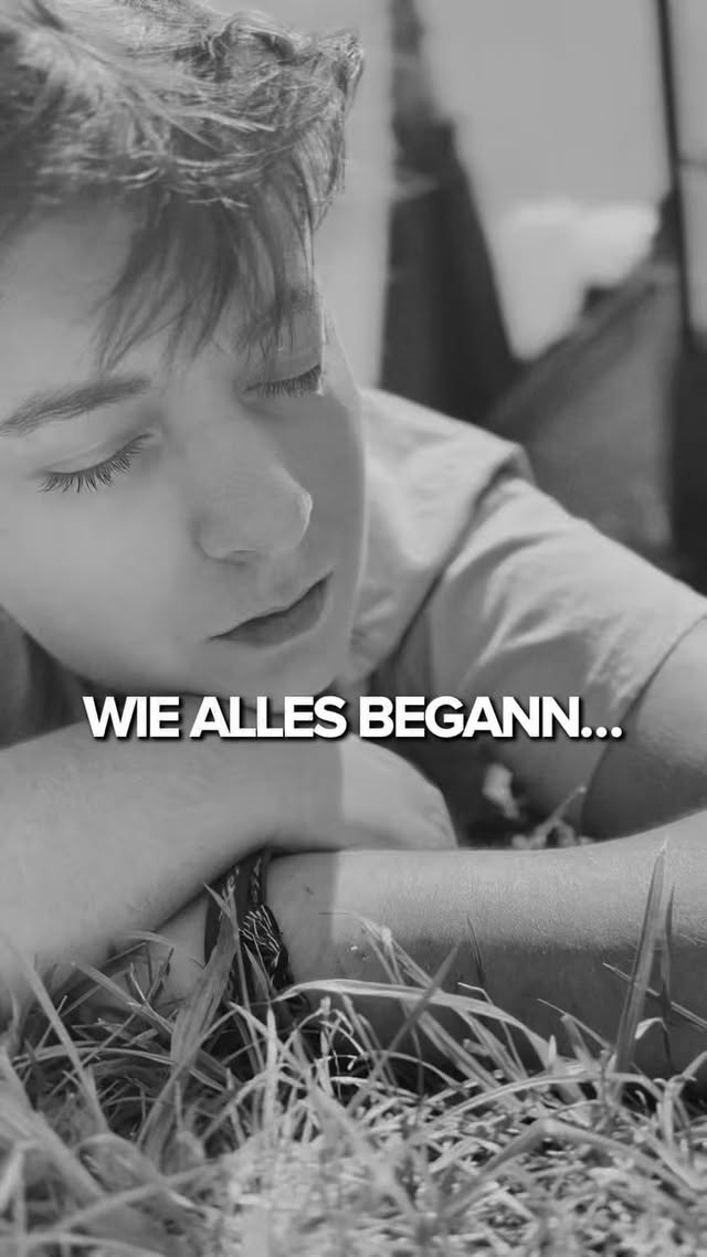 Wie alles begann…
Ich war 30, hatte plötzlich Windpocken – und danach nichts als eine Haut, die sich nicht mehr wie meine anfühlte.
Keine Creme, kein Serum, kein Versprechen half.
Also habe ich begonnen, meinen eigenen Weg zu gehen.
Ohne Vorkenntnisse – aber mit Herz.
✨ Heute ist daraus Simply Drop geworden.
Natur. Wirkung. Ehrlichkeit.
Für dich. Für mich. Für uns.
.
.
.
#simplydrop #naturkosmetikmitwirkung #meinegeschichte #frauenbusiness #naturmachtmagie #biancaspirit #spürdich #hautpflegeohnebullshit