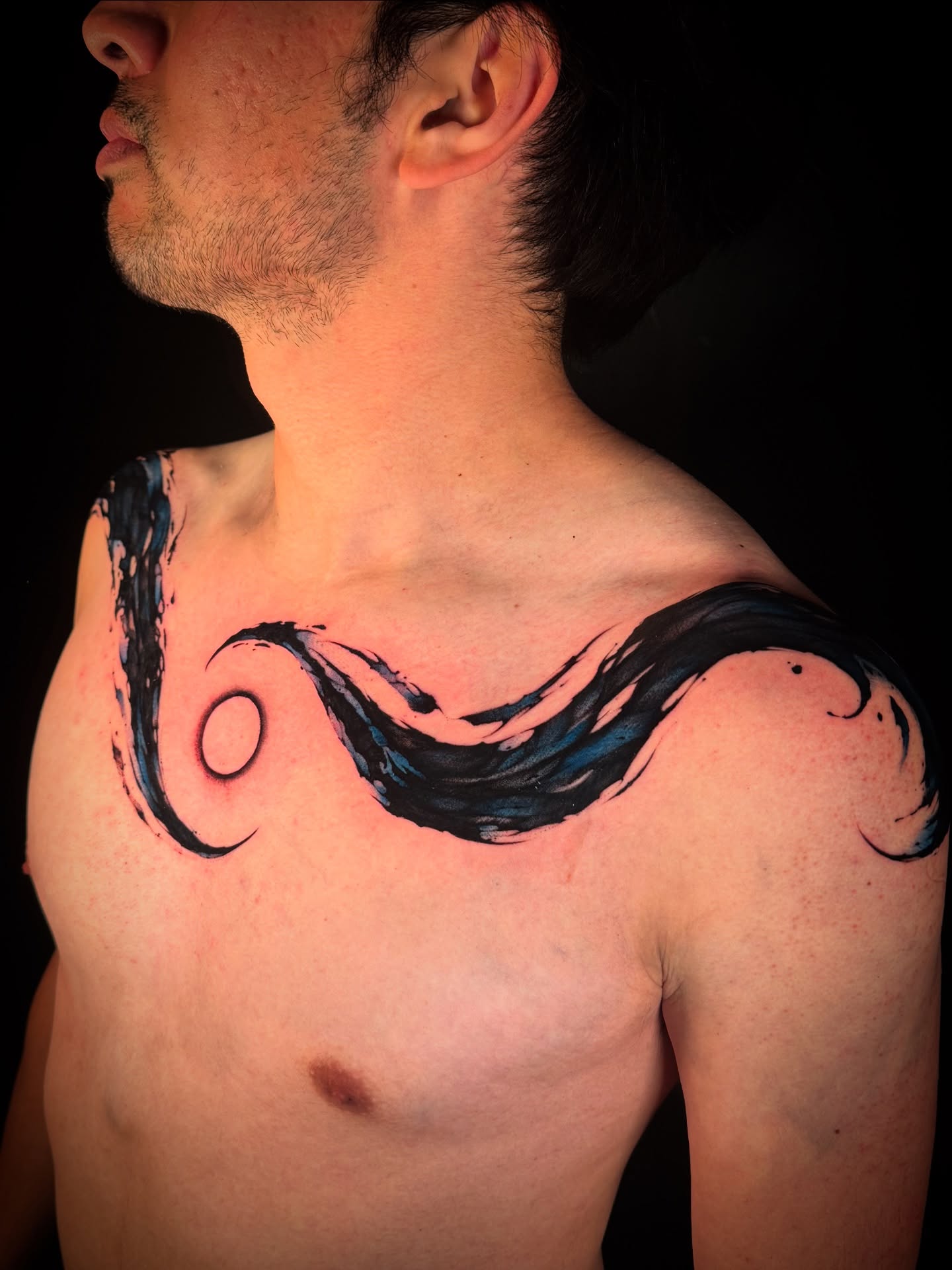 Simetría asimétrica 🤌🏻
@zitacartuchos @ouoglobal
.
#tattoos #blackworkerssubmission #abstract #tatuaje #blackworktattoo #ornamental #abstracttattoo #onlyblackwork #blacktattoo #tattooartist #tatuadoresmexicanos #blackworkers
