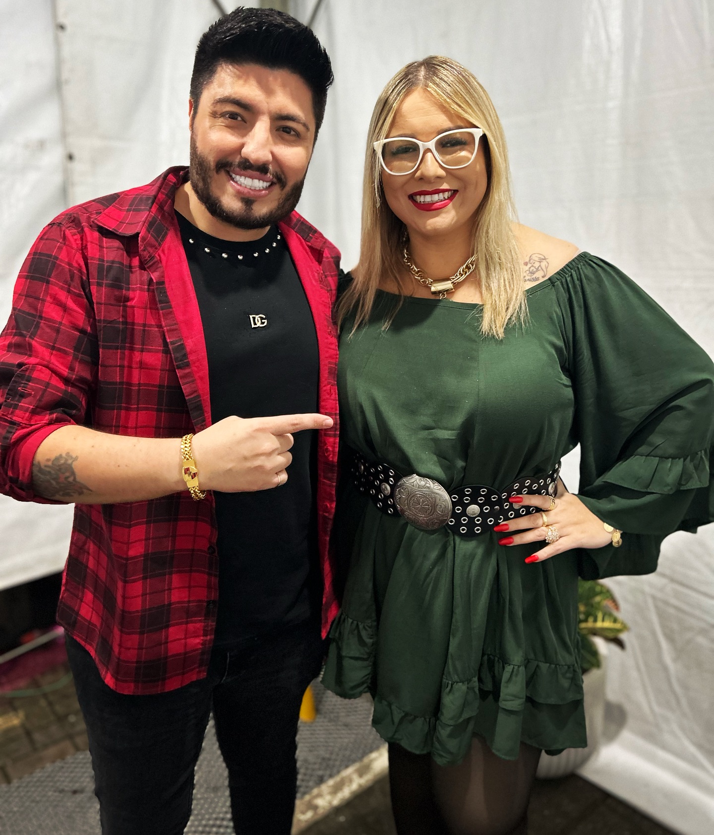 🎤Me orgulho em dizer que sou sua artista!
Deus é tão bom, que me apresentou você.
Te admiro pelo seu talento, e admiro ainda mais sua coragem, visão e coração gigante.
Ter você como meu empresário é ter a certeza de que estamos no caminho certo, com fé, trabalho e muito amor pelo que fazemos.
Gratidão por acreditar em mim e no nosso propósito!✨🙌❤️
#Gratidão #DeusNoComando #MeuEmpresário #ParceriaQueDáCerto #sonhoqueseconstrói