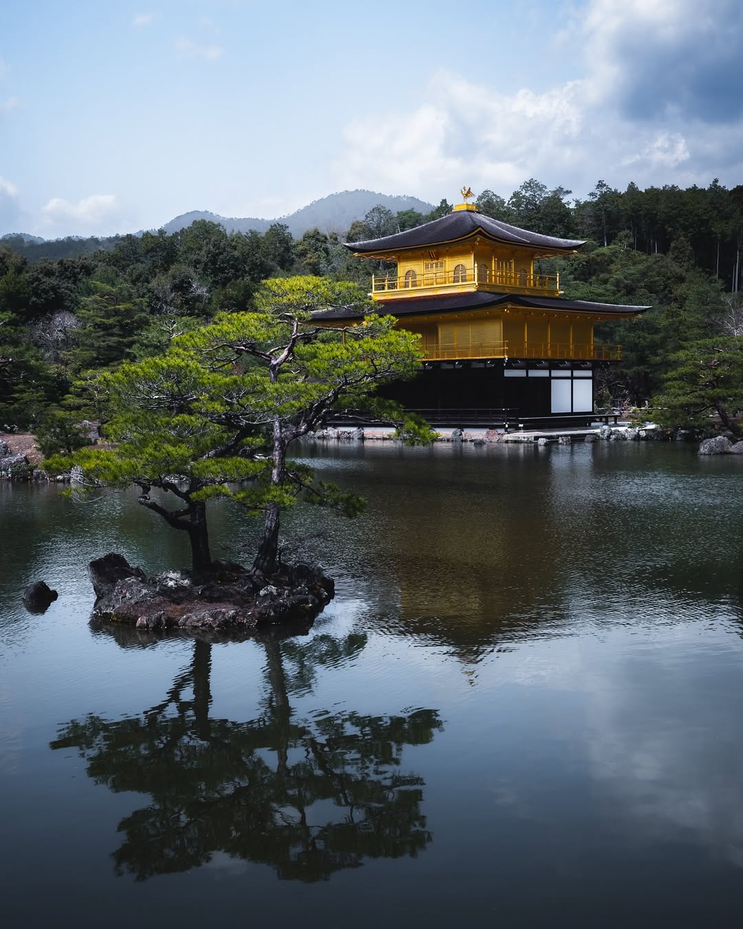 Silent gold reflects a timeless spirit ~
.
.
.
#TravelJapan #LeicaPhotography #Wanderlust #Kyoto #Kinkakuji #JapanTravel #PhotoJourney #ZenVibes #LeicaTravel #ExploreJapan