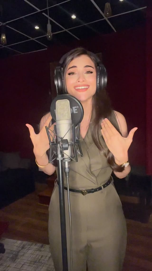 ومعاك الدنيا رايقه 😍
#ومعاك #نداء_شرارة
@heshamelbanna_official
@nedaashrara_official 😍