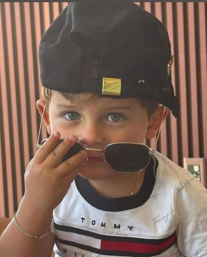 Meu agro boy é play boy tb kkkkk , lindo da vovó. Vc é bunitoooo demais!!! Te amooooo❤️❤️🙌
@gabrielbgus , gratidão @williampgus e @mellodysbarreto 🥰