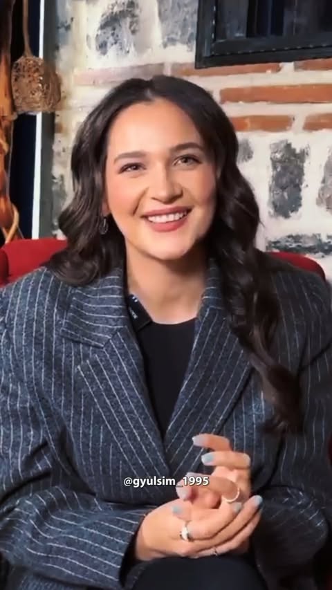 Gülsim Ali'nin Gönül Dağı yorumu🥰🌍
•
#gülsimali #alsancak #dilek #gönüldağı #gülcemal #payitahtabdülhamid #ayşegül #yüzleşme #18şubat #aslıhan #dirilisertuğrul #zeliha #seddülbahir #ege #sonçıkış #trt1 #ilkgün #hanımköylü #startv #gül #smile #happiness #gafc #birthday #18şubat