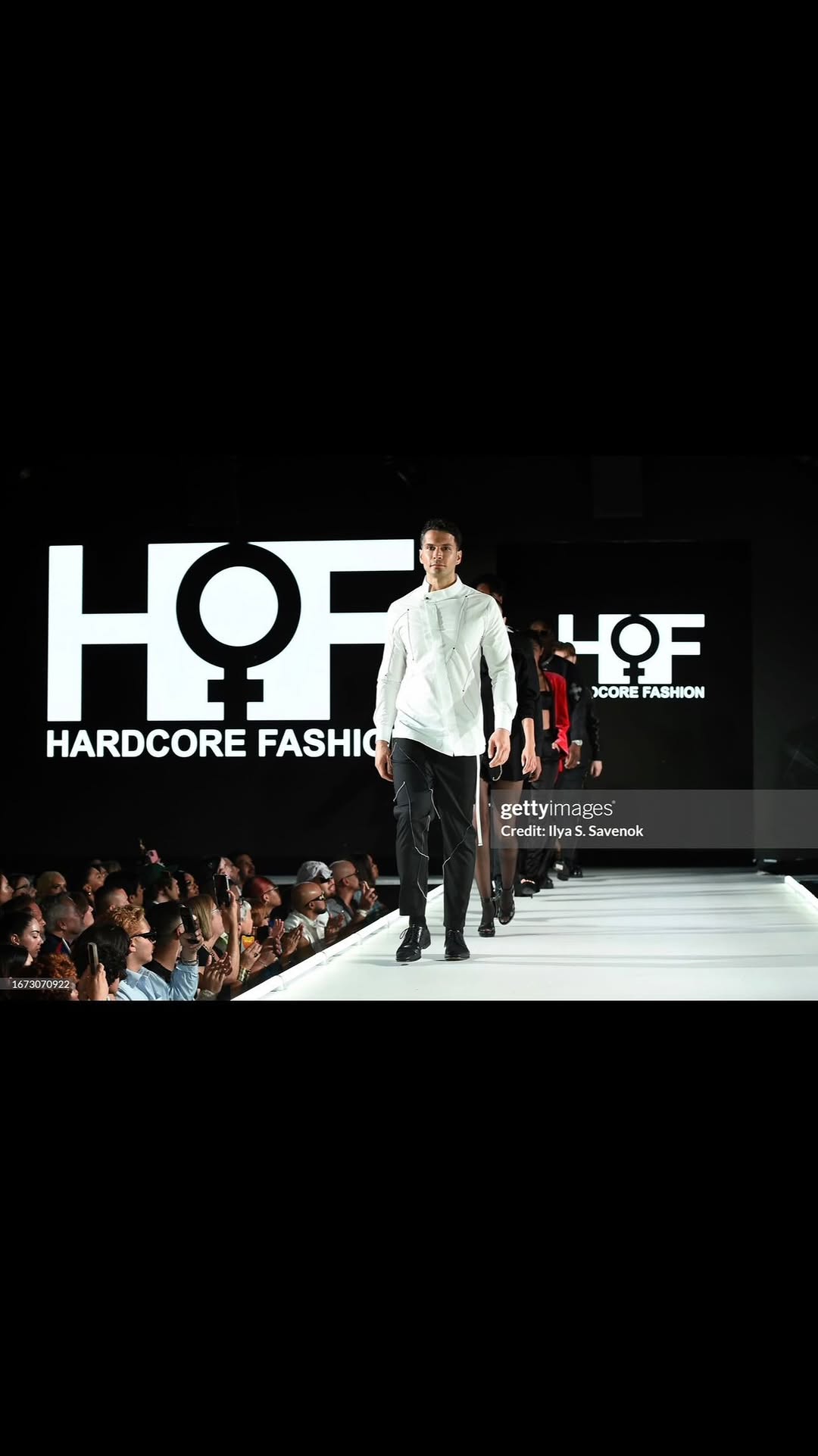 #NYFW #RudyBundini opening @hardcore.fashion โs 2023 collection:
@robertalbionzeigler
@aleksjaah
@jadonleumas
@nathaliedahn
@lauramosss
@trackdilla
@avery_tzamarot
@julia__preda
@ashwani_varshney_
@jeremy_lewan
@therealdeana_
@christianmsavino
@jockosims
@dpowell_011
@dv_luxe
@christina_kovs
@runway7fashion
@devonn.a
@albionproductions
#NYFW #nyfw2023 #nyfw23 #runway7 #runway7fashion #hardcorefashion #RudyBundini #RudyBundini_live #RudyBundini_art