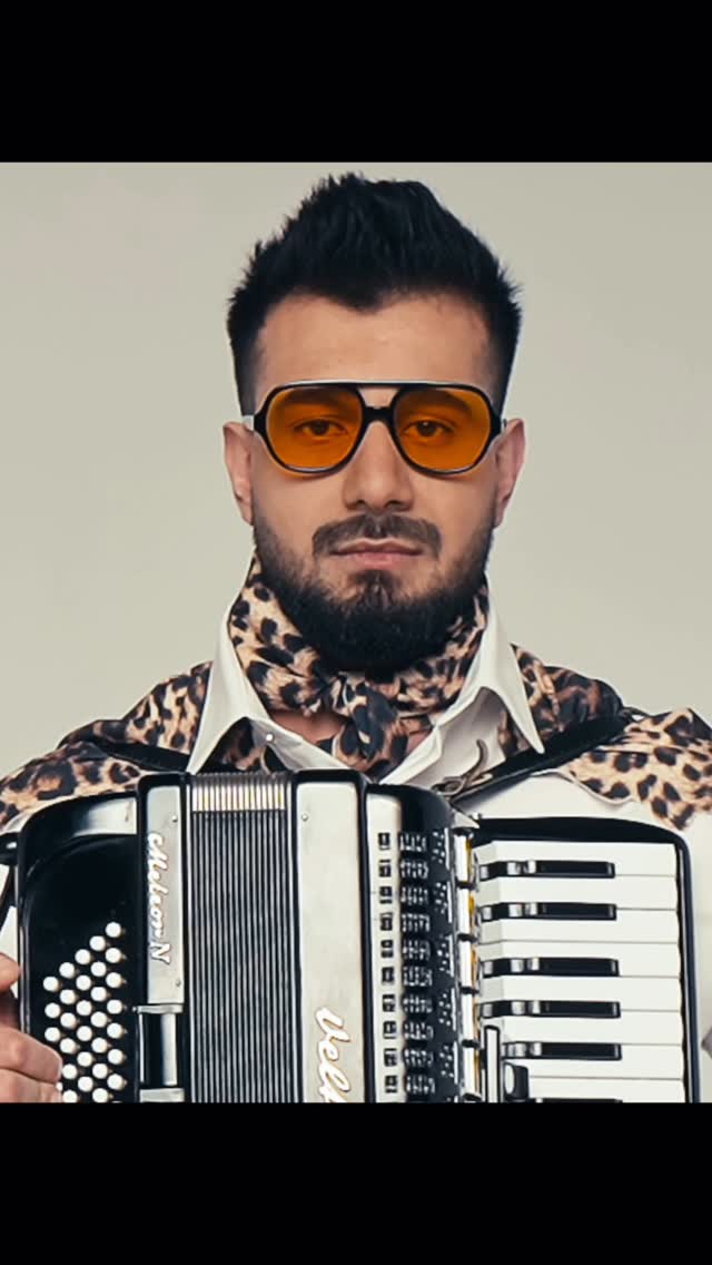 A Persian song with a global soul 🇮🇷🇮🇳🇬🇷 – Shot in Mumbai & Greece, this project blends cultures, rhythms, and hearts. Music with no borders, just connection.
-
🎬 Video Credits – Indian Team
Director & Choreographer: Darshan Mandaliya
Featuring: Darshan Mandaliya & Anshu Singh Rathor
DOP: Brijesh Karma
2nd DOP: Harshwardhan Karambal
Assistant Choreographers: Vikas Pandey, Anshu Singh, Anand Gupta, Harrydancholic
DOP Assistant: Anirudh Gupta
Production: DR Production
Production Head: Rohed Khan
Production Management: Anand Gupta | Assistant: Santosh
Editing: Harshwardhan Karambal
Color Grading: Armaan (AAEdits)
Poster Design: Sushil
Hair & Makeup (India): Anjali
Special Thanks: Zero Degree Dance Academy
⸻
🎥 Music Video Team – Greece
Directed by: Rohed Khan
Stylist: Lazaros Orfanidis
Makeup: Irene Makiou
Styling Assistants: Kelly Xatzidaki, Vera Adamidou
⸻
🎵 Music Credits
Lyrics & Music: Idriz Sanie
Music Arrangement: Enani Hamada