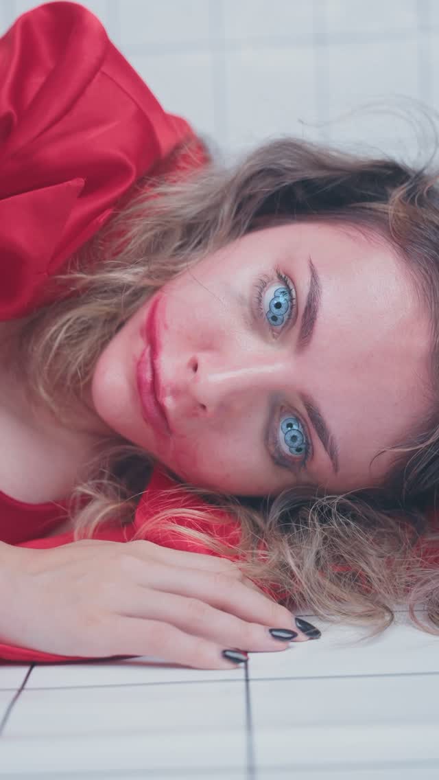 ¿Soñaste alguna vez con una mejor versión de ti? 💉 "La Sustancia" ya está disponible en MUBI @mubilat y tienen 30 días gratis en la plataforma con mi link mubi.com/candecopello para ver esta peli y todas las joyitas de su catálogo.
Compartan mucho si les gustó! Feliz Halloween 🎃 #thesubstance #mubi #lasustancia #halloweeen .
Dirección @juampicopello / Arte @luna.prla / Estudio @osamayorstudios 🩷