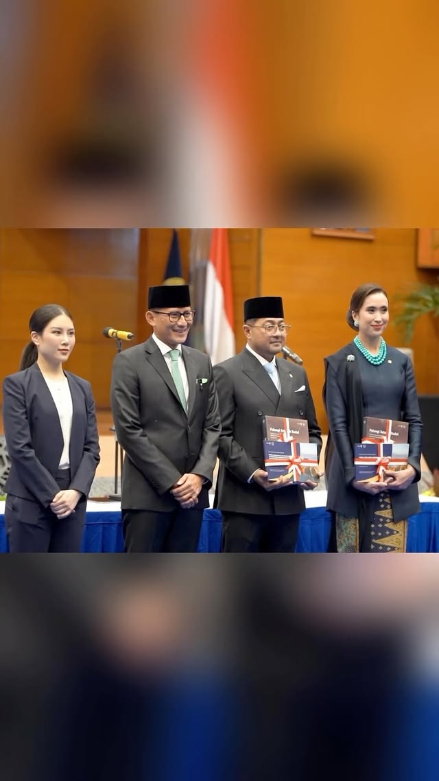 Selamat mengemban amanah untuk Ibu Widiyanti Putri Wardhana sebagai Menteri Pariwisata dan Bapak @teukuriefky sebagai Menteri Ekonomi Kreatif.
Semoga Allah selalu melindungi dan memberkahi langkah Ibu dan Bapak dalam menjalankan tugas mulia ini, membawa kemajuan bagi sektor pariwisata dan ekonomi kreatif Indonesia.