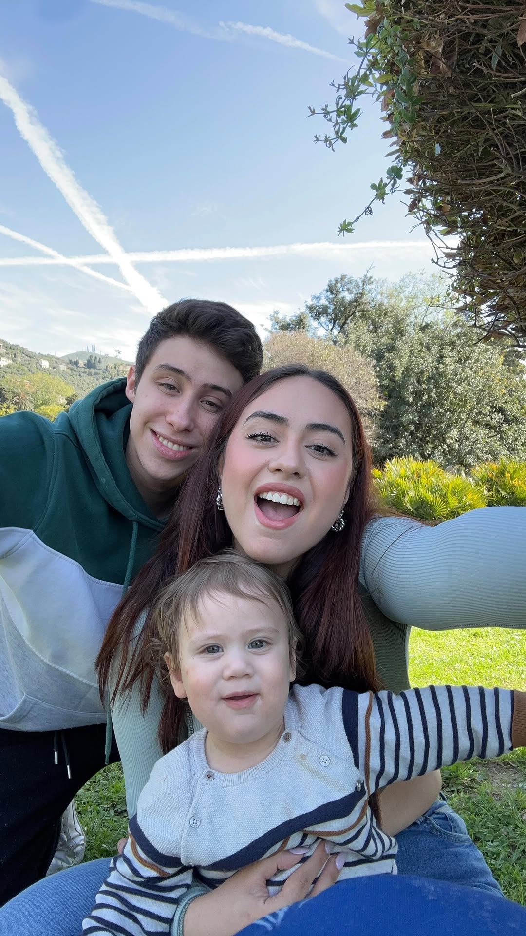 Life is THIS💖 La vita è un quadro complesso, intrecciato con pennellate di gioia e trame di sfide. Non è perfetta, ma proprio in quella mancanza di perfezione risiede la sua bellezza. Ogni momento, anche quelli che sembrano insignificanti, contribuisce a creare un’opera d’arte unica. Quindi, alziamo il nostro bicchiere alla vita: alle risate, alle lacrime, ai tramonti e alle albe. Perché, alla fine, è proprio questa imperfezione che rende tutto così straordinario.
.
#life #travel #happiness #family #love #atmfamily #dreams