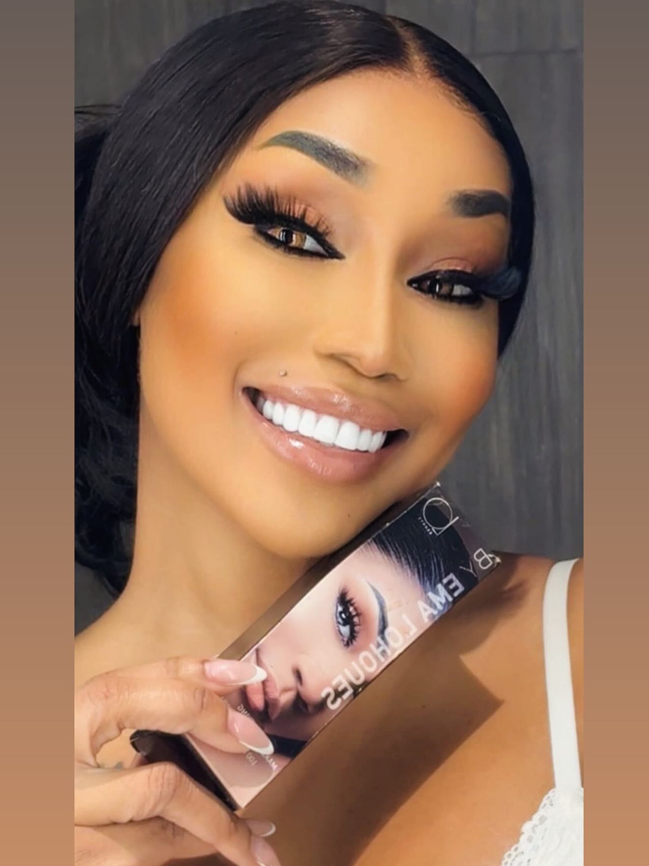 Quand la passion rencontre l’exigence, naît une gamme de maquillage pensée pour sublimer chaque regard, chaque sourire, chaque peau.
Des textures soyeuses, des pigments vibrants, des finis impeccables… LO’S BEAUTY célèbre la beauté dans toute sa puissance.
🔐 Une seule promesse : révéler la version la plus confiante, la plus lumineuse de vous.
Prête à briller avec nous ? ✨
Et en ce moment… -20% sur toute la collection jusqu’au 30 juin ! 🛍️
C’est le moment ou jamais de vous faire plaisir 💋
🌐 Shoppez maintenant sur
https://empire17.com/
#LOsBeautyByEmaLohoues #PromoGlow #GlowWithLOsBeauty #MakeupByEma #JunePromo
@empire17_by_emalohoues 👑
Infoline
🔴 +2250757612199
🔴+2250788178818
🔴+2250757444044
Infoline france 🇫🇷
🔴 +33 7 67 66 36 36