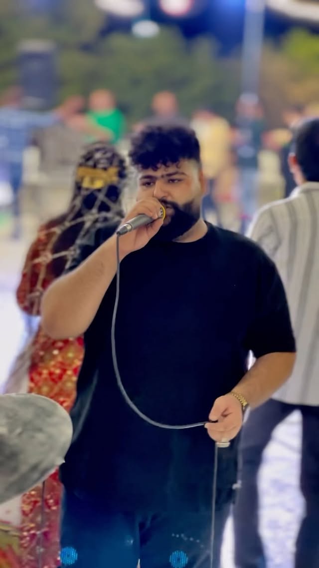 دلوم میخواد بگیروم یک کلاشی❤️😉
تقدیم به شما خوبان❤️
امیدوارم که لذت ببرین☘️
نظرات خودتون رو با ما به اشتراک بذارین🙏🏼♥️
#مجیدبازدار
#رقص
#موزیکویدیوجدید
#عروسیلری
#موزیکترند
#خواننده_لری
