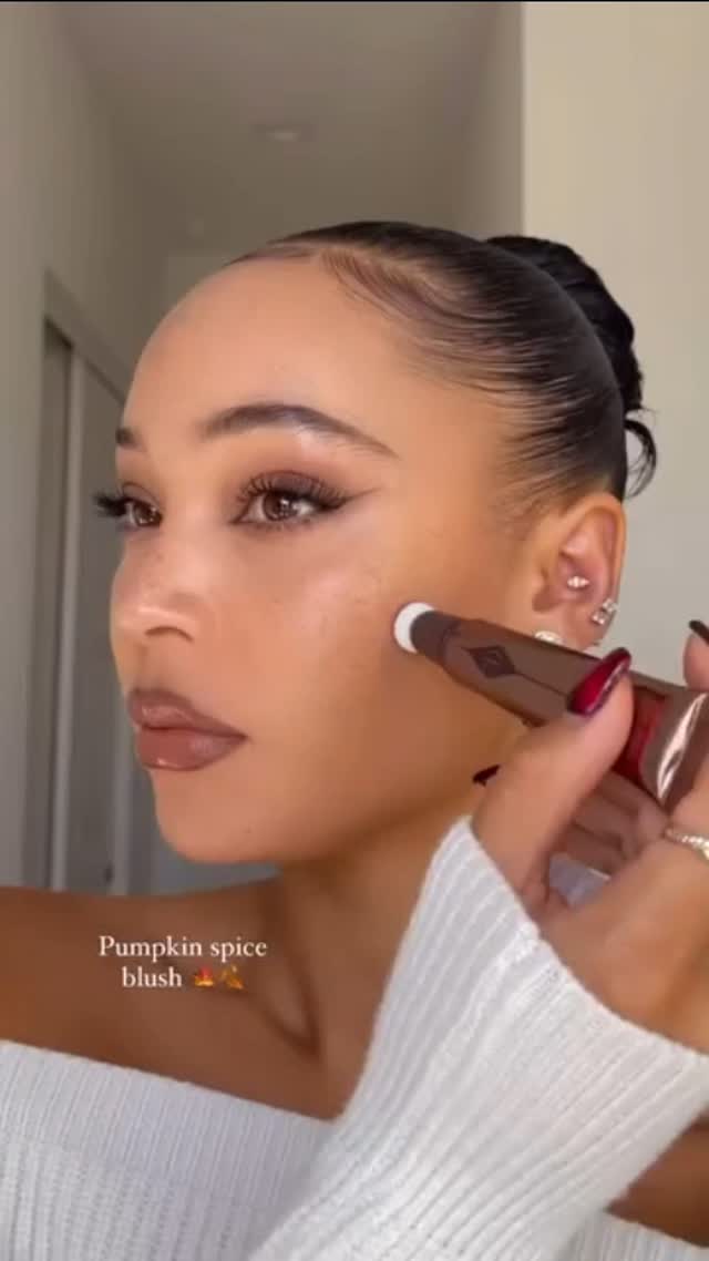 @alissajanay Pumpkin spice season @charlottetilbury medium deep contour @glossier dawn blush @lauramercier gold glow highlight
.
.
.
#makeupideas #makeupreels #makeuptutorials #makeupvideos #makeuphacks #makeupdupes #makeuptransformation #makeupartistsworldwide ##trendingaudio #trending #viralpost #viralreels