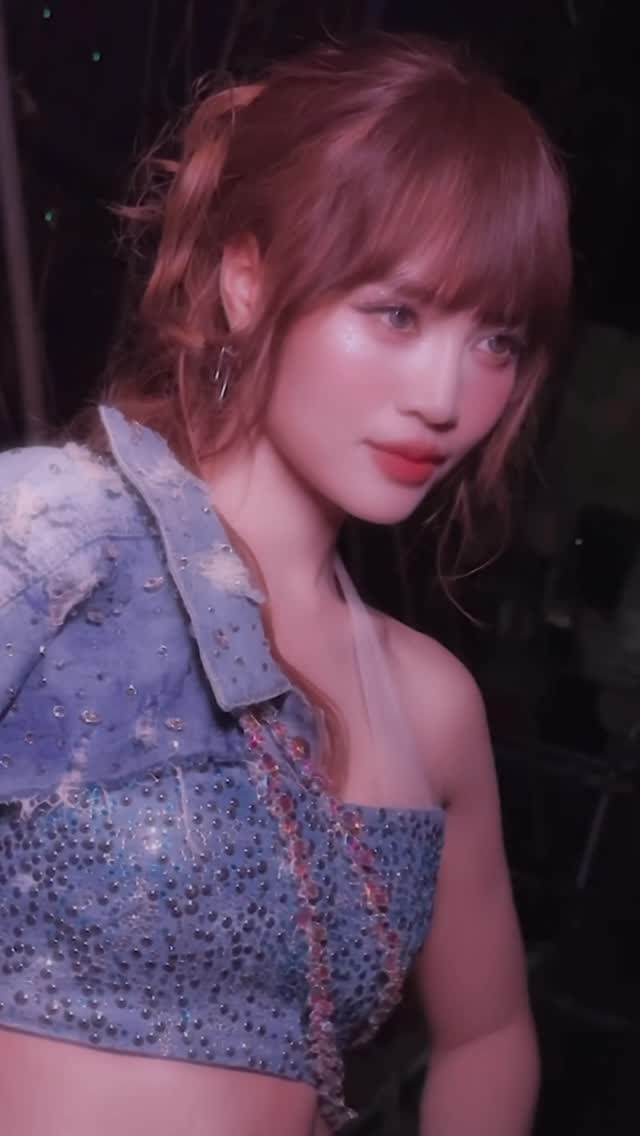 Nét diễn của show đầu tháng 6 cùng các chị em 😚