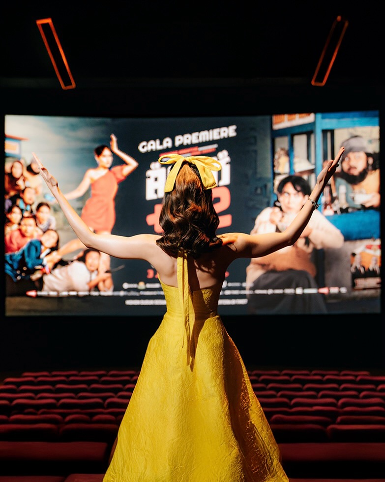 Siap-siap ketemu JESSICA si #cegil pro max di film AGEN +62 mulai BESOK, 3 Juli 2025, di bioskop kesayangan kamu! 🔥
Enjoy the movie!
xx,
The Queen B* 💋
•
•
📸: @bengurion.works
Makeup @rhay_david asst @vatirrachman
Hair @hairbyranggayusuf
Styled by @revashion asst @lionardychoky
Dress @hendyhuang.official
Jewelry @passionjewelry
#AgenPlus62 #FilmAgenPlus62
