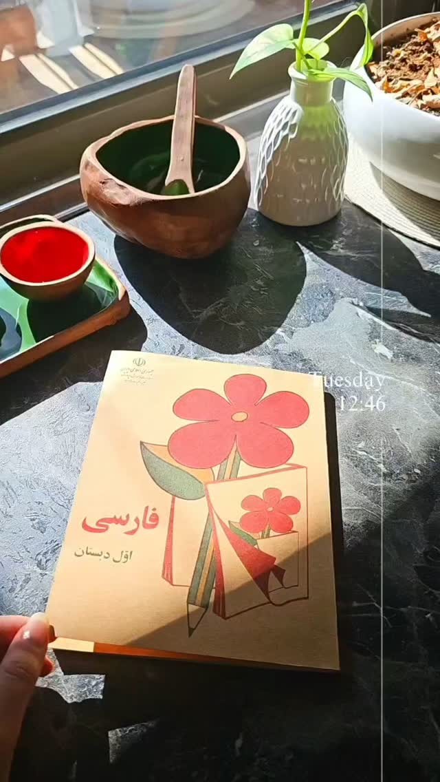 زیبایی در سادگی بود ، تکنولوژی خود نمایی کرد ، جذاب و دلربا بود ، سادگی در گذشته ماند و دیگر هیچ چیز ساده نبود ، همه چیز پیچیده شد ،
خیلی پیچیده ...
#گذشته #حال #آینده #نوستالژی
خواننده : فرهاد 🎵