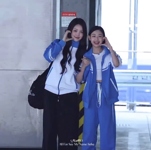 #초하 #소하 #세이마이네임소하
#saymynamesoha
오랜만에 만난 소하언니💙
초하랑 소하는 무얼했을까요?😘
여전히 예쁘고 귀엽고 사랑스러운
소하언니봐서 좋았어요!
소하언니팬분이 찍어주신건데 잘나와서올려봐요!
SohoFLY님 감사해요(FLuffy)
예쁘게 찍어주셔서 감사합니다💙🩵
Soha and Choha met
I was happy to see you after a long time
Are you curious about why Choha and Soha met?
It’s still a secret😘😍
A fan of Soha took this picture(SohaFLY)
Thank you for taking a pretty picture💙
#choha #jungchoha #정초하 #정민하
#soha #jungsoha #세마넴 #세이마이네임
#saymyname #소하초하 #초하소하
#sohachoha #chohasoha
