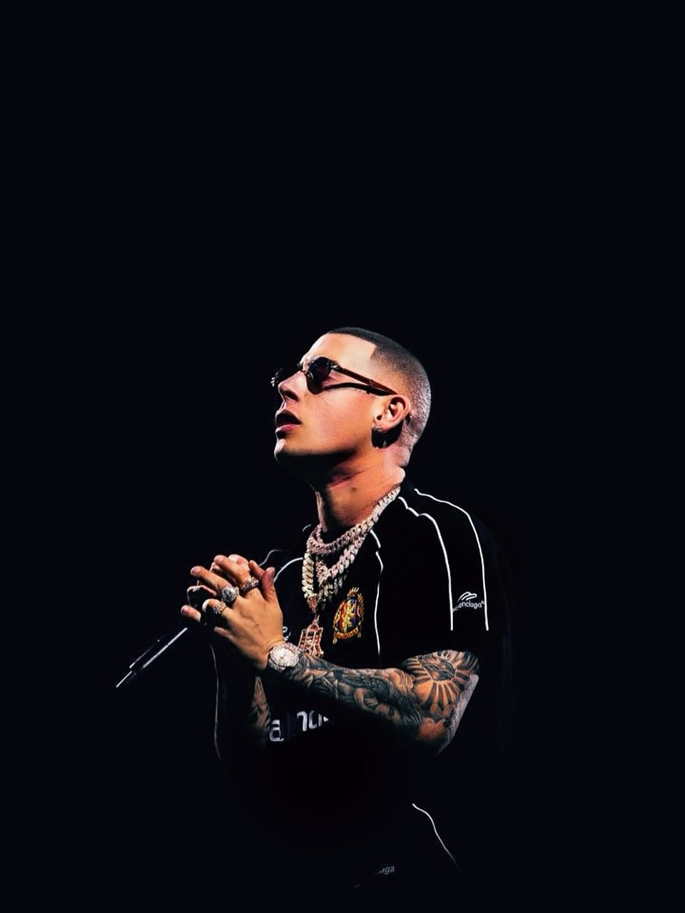 Gracias mi Dios. De vuelta a las tarimas, a hacer lo que me encanta... mi musica, mis shows, mi vuelta. Irónico en esta vida casi todo lo aprendí perdiendo, pero se sigue remando que solo el cobarde se quita. Esperen musica kbr•na ...Gracias Madrid! Anoche la pasamos de lujo. Los amo.