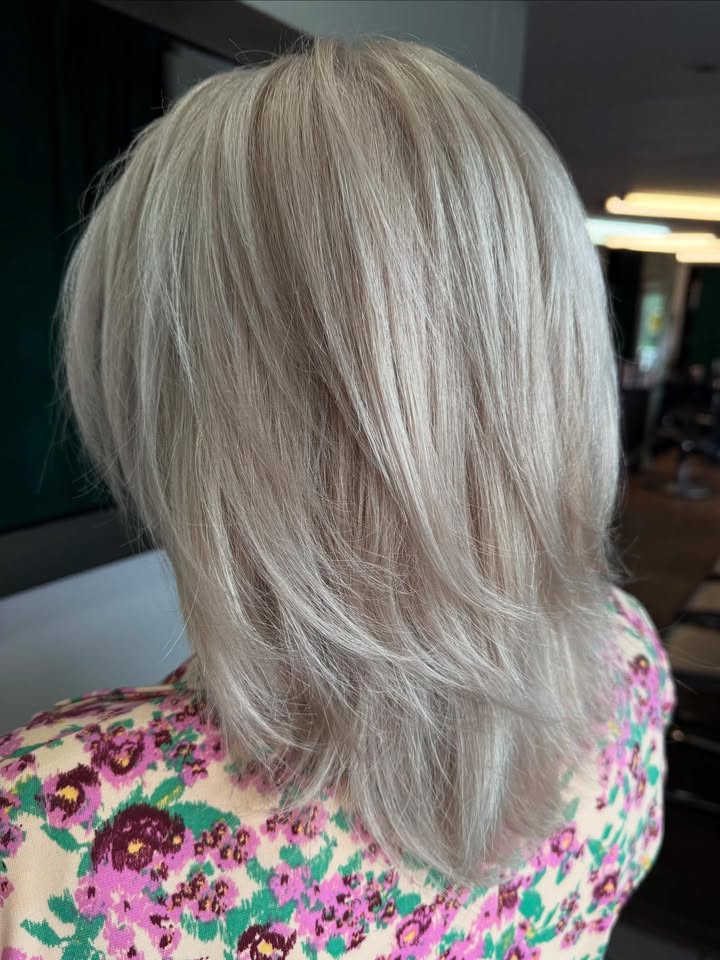 Quand le blond rencontre la mousse Elisièr 😍
#blonde #elisièr #hair #medavita