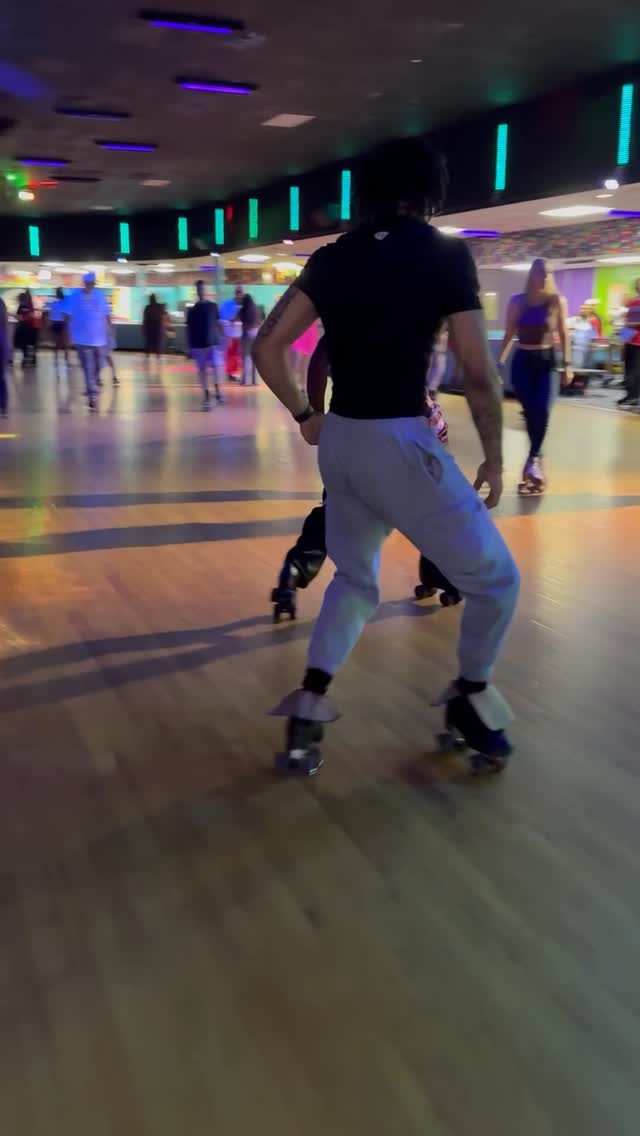 #indysmoothrollers #skatelandindy #explore #viralvideos #fyp #indy #explorepage #skateland #viral #fun @babyfacedes06 @5starbamx_x @ysw_djj @sk8twins317