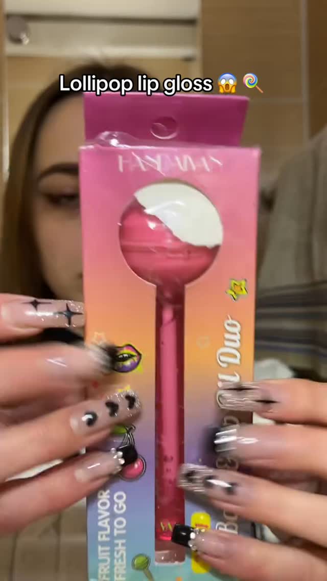 2 in 1 lip gloss & lip balm. Super cool 🙌