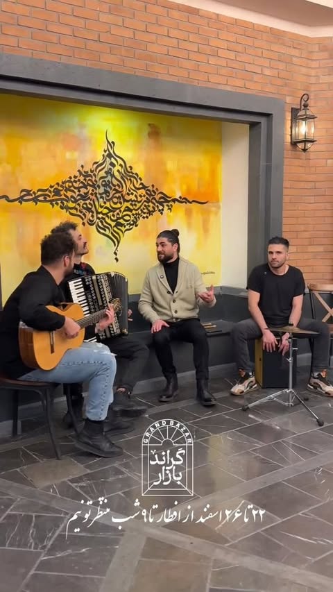 فردا در نیایش مال تهران
در کنار دوستان موزیسین و دیگر دوستان هنرمندم در بخش تئاتر عروسکی منتظرتونیم! 🌸🎶
بیاید با هم به استقبال بهار بریم...
موسیقی و نمایش عروسکی، لحظاتی شاد و به یاد موندنی! 🎤✨🪗
📍 نیایش مال تهران
@the_niayeshmall
@grandbazar.tehran
Video edit: @zeynab.shahali
کارگردان و طراح آتش ایوبی
@atash.ayoubi
#اجرای_زنده #ایونت #نوروز #موسیقی_زنده #تئاتر_عروسکی #نمایش #خواننده #وهاب_ده_هفت #نیایش_مال_جنت_آباد #گراند_بازار #