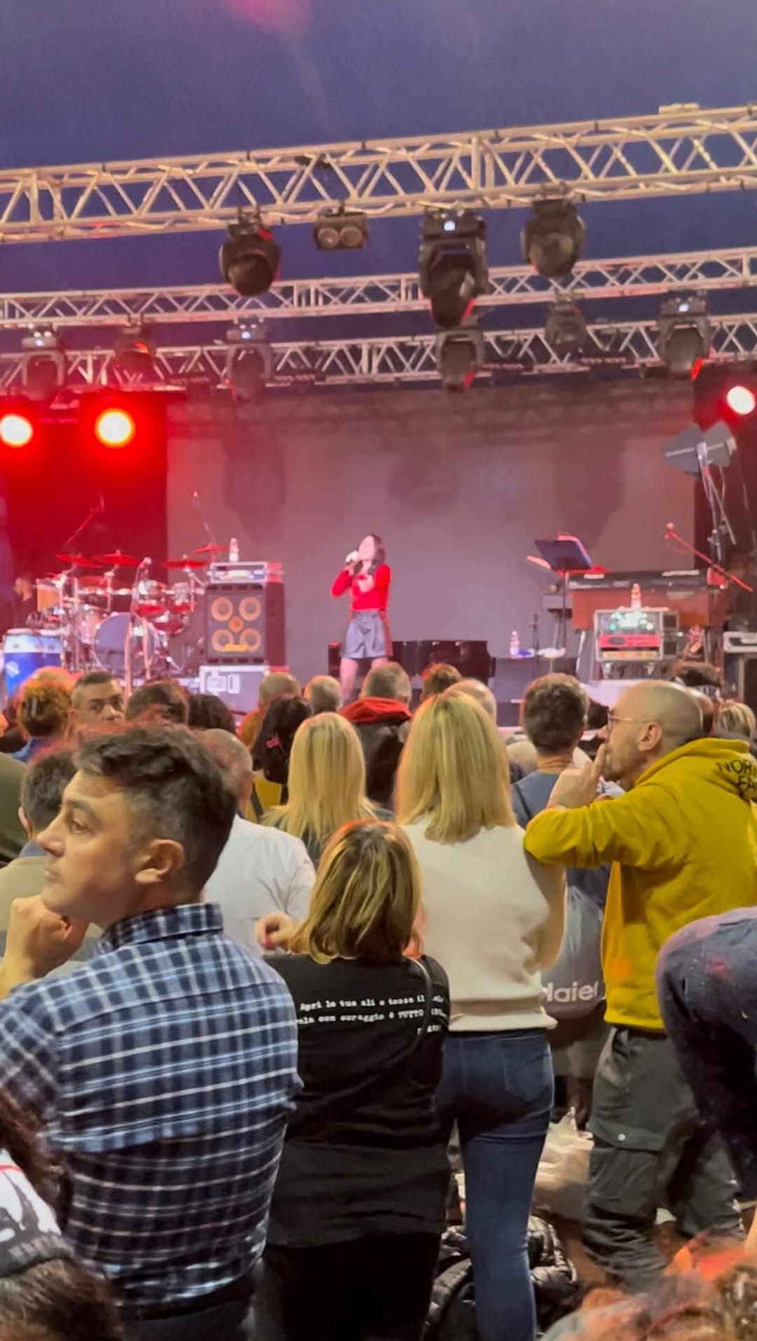 E’ stata davvero una grande emozione poter cantare “Sarà Per Te” in occasione di un evento così bello ed importante!
Grazie di cuore @nomadiofficial 🙏❤
#nomadincontro2023
#novellara