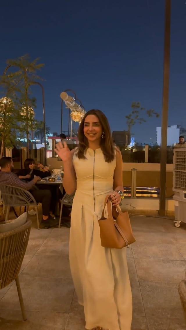 گلت الثريا انطيني كابشن اختفت و تأخر فديو..
رجعت ورة ساعتين كالتلي ما لكيت🙂
المهم دايماً نلتم ورة ضغوط هواية و نفرح هواية♥️